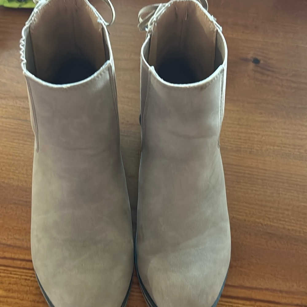Cityclassified boots. Size 7.5. Women’s. Great condition.